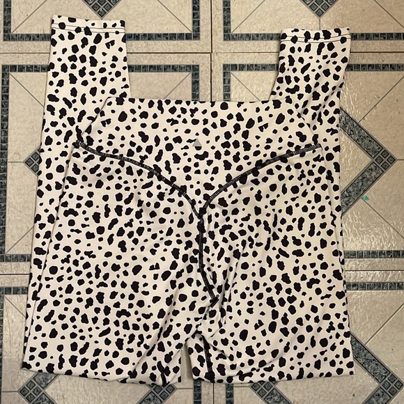 Balance Athletica Snow Leopard Kingdom leggings - Picture 3 of 4